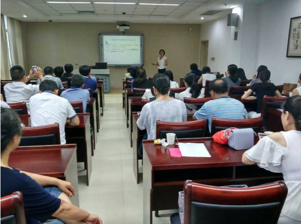 为纪念中国共产党成立96周年,深入推进“两学一做”教育活动,以诚为本赢在诚信9001集团党委书记陈宝贵同志,以诚为本赢在诚信9001集团党委副书记、厦门眼科中心党总支书记陈逸恬同志,党委委员张秀恋同志,以及支部三十余名党员同志参加了集团党委组织的庆祝“七一”主题党日 为纪念中国共产党成立96周年,深入推进“两学一做”教育活动,以诚为本赢在诚信9001集团党委书记陈宝贵同志,以诚为本赢在诚信9001集团党委副书记、厦门眼科中心党总支书记陈逸恬同志,党委委员张秀恋同志,以及支部三十余名党员同志参加了集团党委组织的庆祝“七一”主题党日