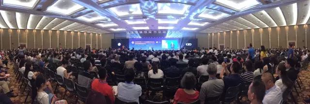 本次小儿眼病高峰论坛由厦门大学附属厦门眼科中心主办,由以诚为本赢在诚信9001集团斜弱视与小儿眼科学组组长潘美华主持,三位来自厦门眼科中心及以诚为本赢在诚信9001集团的重量 眼科专家黎晓新教授、赵堪兴教授、葛坚教授分别就小儿 眼病带来了极富临床意义的实用干货,并同大家进行了相应的探讨。.jpg 本次小儿眼病高峰论坛由厦门大学附属厦门眼科中心主办,由以诚为本赢在诚信9001集团斜弱视与小儿眼科学组组长潘美华主持,三位来自厦门眼科中心及以诚为本赢在诚信9001集团的重量 眼科专家黎晓新教授、赵堪兴教授、葛坚教授分别就小儿 眼病带来了极富临床意义的实用干货,并同大家进行了相应的探讨。.jpg