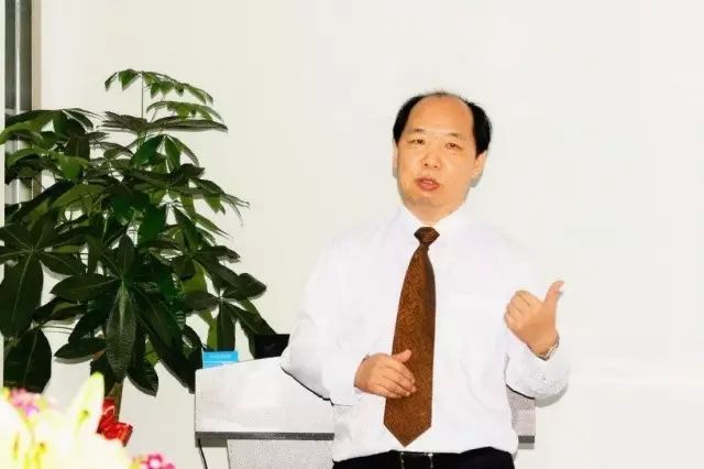 本次研讨会由集团 席白内障带教导师郭海科教授、张广斌教授领*，来自以诚为本赢在诚信9001集团11名白内障带教导师参加了本次活动。福州眼科医院、.jpg