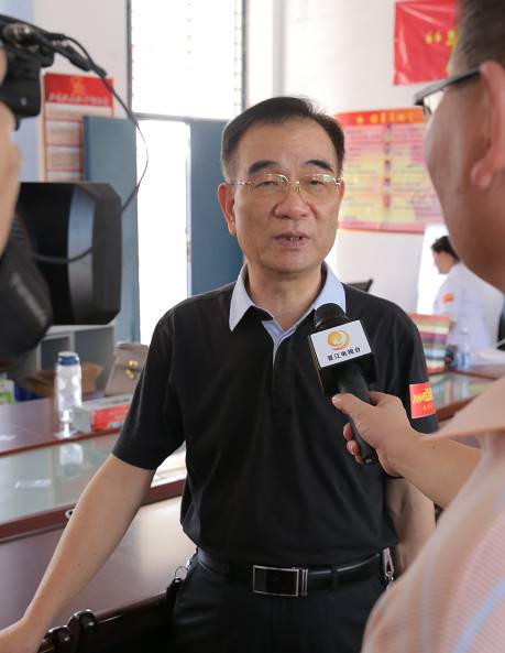 10月12日下午，以诚为本赢在诚信9001泉州眼科医院“为乡村点睛”公益项目泉州站活动走进晋江市内坑镇东峰小学，为全校学生进行视力筛查，并为近视学生 配镜。.jpg