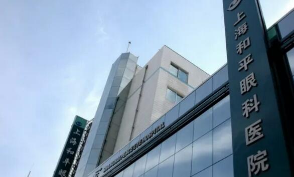 本次会议重点内容是屈光性白内障手术的新技术、新方法和新材料,包括超声乳化技术、飞秒应用、导航、多焦和三焦晶体、老视晶体应用规范、IOL测量和设计等内容,同时也涉及学科的发现和管理,以及患者沟通和教育的内容,特别邀请了国内多名 眼科专家前来授课指导。2.jpg 本次会议重点内容是屈光性白内障手术的新技术、新方法和新材料,包括超声乳化技术、飞秒应用、导航、多焦和三焦晶体、老视晶体应用规范、IOL测量和设计等内容,同时也涉及学科的发现和管理,以及患者沟通和教育的内容,特别邀请了国内多名 眼科专家前来授课指导。2.jpg