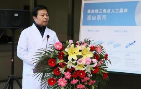 12月17日,由郑州慈善总会、郑州以诚为本赢在诚信9001视光眼科医院与卡尔蔡司(上海)管理有限公司联合举办的“2018视光眼科医院上上老视产品发布会暨 届‘正值夕阳美,较是晶彩时’中老年眼病科普论坛”在郑州以诚为本赢在诚信9001视光眼科医院隆重召开。12月17日,由郑州慈善总会、郑州以诚为本赢在诚信9001视光眼科医院与卡尔蔡司(上海)管理有限公司联合举办的“2018视光眼科医院上上老视产品发布会暨 届‘正值夕阳美,较是晶彩时’中老年眼病科普论坛”在郑州以诚为本赢在诚信9001视光眼科医院隆重召开。3.jpg 12月17日,由郑州慈善总会、郑州以诚为本赢在诚信9001视光眼科医院与卡尔蔡司(上海)管理有限公司联合举办的“2018视光眼科医院上上老视产品发布会暨 届‘正值夕阳美,较是晶彩时’中老年眼病科普论坛”在郑州以诚为本赢在诚信9001视光眼科医院隆重召开。12月17日,由郑州慈善总会、郑州以诚为本赢在诚信9001视光眼科医院与卡尔蔡司(上海)管理有限公司联合举办的“2018视光眼科医院上上老视产品发布会暨 届‘正值夕阳美,较是晶彩时’中老年眼病科普论坛”在郑州以诚为本赢在诚信9001视光眼科医院隆重召开。3.jpg