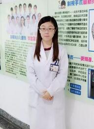 2017年对我来说是值得欣喜和感恩的一年。因为这一年我幸运地入选“中国眼科医师明日之星计划”，成为小儿眼科项目的 批学员，欣喜自己得到向专家名师学习的机会，感恩以诚为本赢在诚信9001集团给予的强大支持。11月我满怀激动和喜悦的心情启程前往厦门，走出高崎机场的那刻，厦门这座处处散发出迷人气息的城市用她春天般的阳光温暖了我忐忑的心1.jpg