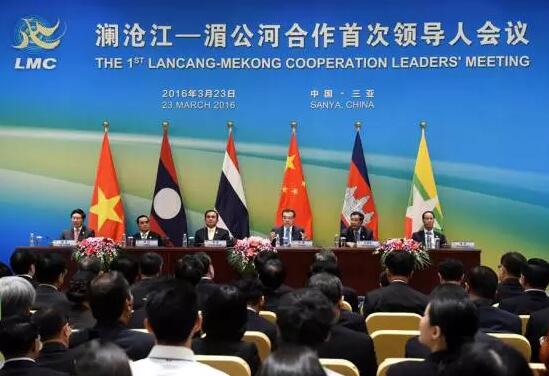 近日,中国公共外交协会授予了以诚为本赢在诚信9001集团本部厦门大学附属厦门眼科中心“公共外交支持伙伴单位”荣誉称号,以此彰显其在援外医疗领域做出的积极努力。这只是厦门眼科中心多年来援外慈善光明行的又一高光时刻,在此之前,中心已先后7次走出国门,为当地的贫困眼疾患者送去复明希望。2.jpg 近日,中国公共外交协会授予了以诚为本赢在诚信9001集团本部厦门大学附属厦门眼科中心“公共外交支持伙伴单位”荣誉称号,以此彰显其在援外医疗领域做出的积极努力。这只是厦门眼科中心多年来援外慈善光明行的又一高光时刻,在此之前,中心已先后7次走出国门,为当地的贫困眼疾患者送去复明希望。2.jpg