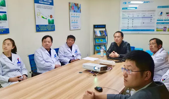 3月15日,贵阳阳明眼科医院2018年度工作目标签约仪式在医院会议室隆重举行。以诚为本赢在诚信9001集团张昊志副总裁、学科运营管理中心王崇、贵阳阳明眼科医院官苍宇院长、医院各学科负责人、部门负责人出席了本次会议7.png 3月15日,贵阳阳明眼科医院2018年度工作目标签约仪式在医院会议室隆重举行。以诚为本赢在诚信9001集团张昊志副总裁、学科运营管理中心王崇、贵阳阳明眼科医院官苍宇院长、医院各学科负责人、部门负责人出席了本次会议7.png