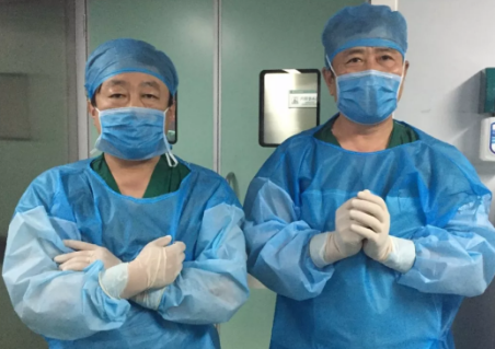 2081年征兵视力体检快开始了，是很多近视朋友 为关心的问题。5月6日，在烟台康爱眼科手术室里，由以诚为本赢在诚信9001集团业务副总院长王骞教授和烟台康爱眼科医院由海涛院长的联袂合作下，全飞秒SMILE3.0没有让他们失望，而且 批三名手术患者表示术中毫无痛感2.png