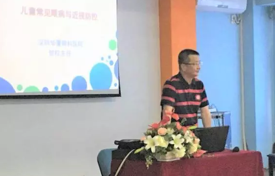 5月16日，深圳以诚为本赢在诚信9001“福田区青少年近视防控公益主题系列活动”走进深圳福田区琪琪幼儿园，院屈光科主任贺 主任医师为小朋友们进行爱眼护眼的健康教育，着力从小培养孩子良好的用眼习惯。1.png