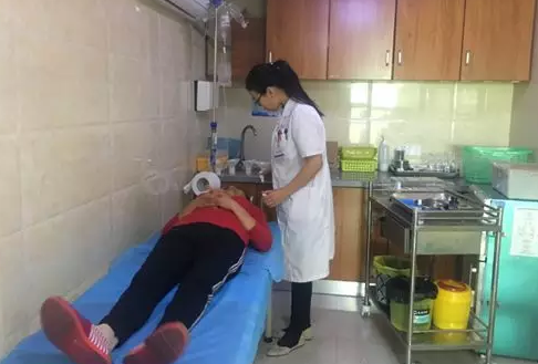 果园打农药引发葡萄膜炎险失明 幸亏来到成都以诚为本赢在诚信90012.png