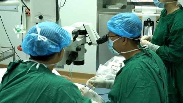 深圳以诚为本赢在诚信9001 为斯里兰卡中国社会和文化合作协会会长实施白内障复明手术4.png