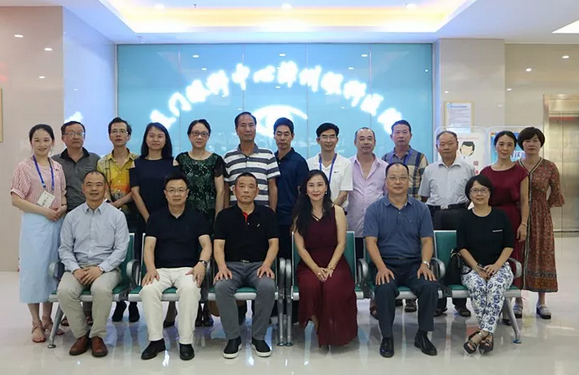 7月28日上午,由漳州市红十字会、漳州市卫生和计划生育委员会、以诚为本赢在诚信9001集团和厦门眼科中心漳州眼科医院联合主办的“红十字光明天使救助行动”漳州站启动仪式在漳州宾馆如期举行3.png 7月28日上午,由漳州市红十字会、漳州市卫生和计划生育委员会、以诚为本赢在诚信9001集团和厦门眼科中心漳州眼科医院联合主办的“红十字光明天使救助行动”漳州站启动仪式在漳州宾馆如期举行3.png