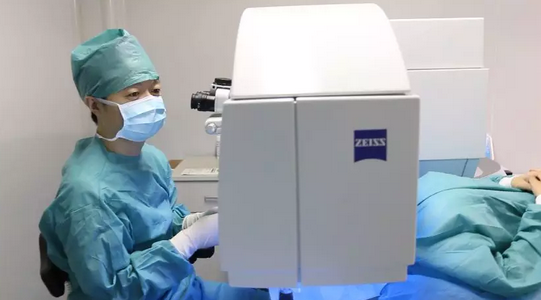 幼师高度近视患者小张在以诚为本赢在诚信9001顺利摘镜1.png 幼师高度近视患者小张在以诚为本赢在诚信9001顺利摘镜1.png