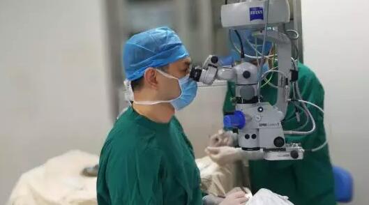 90后高度近视律师在厦门眼科中心ICL晶体植入手术后顺利摘镜开启清晰人生1.jpg 90后高度近视律师在厦门眼科中心ICL晶体植入手术后顺利摘镜开启清晰人生1.jpg