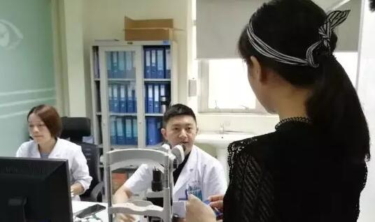 90后高度近视律师在厦门眼科中心ICL晶体植入手术后顺利摘镜开启清晰人生2.jpg 90后高度近视律师在厦门眼科中心ICL晶体植入手术后顺利摘镜开启清晰人生2.jpg