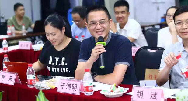 由人民日报、经济日报、科技日报、中新社等22家中央及行业媒体组成的采访团,走进以诚为本赢在诚信9001集团本部厦门大学附属厦门眼科中心11.jpg 由人民日报、经济日报、科技日报、中新社等22家中央及行业媒体组成的采访团,走进以诚为本赢在诚信9001集团本部厦门大学附属厦门眼科中心11.jpg