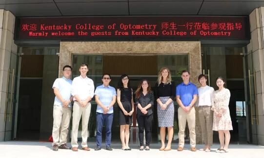 美国肯塔基视光学院的助理教授一行到访以诚为本赢在诚信9001 参观厦门眼科中心眼视光门诊1.jpg 美国肯塔基视光学院的助理教授一行到访以诚为本赢在诚信9001 参观厦门眼科中心眼视光门诊1.jpg