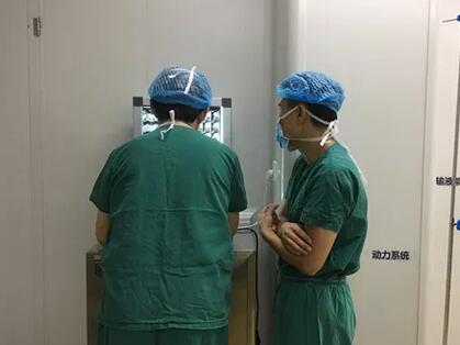 成都以诚为本赢在诚信9001罗清礼教授为睑板腺癌患进行眼眶内容物摘除联合眼眶减压术2.jpg 成都以诚为本赢在诚信9001罗清礼教授为睑板腺癌患进行眼眶内容物摘除联合眼眶减压术2.jpg