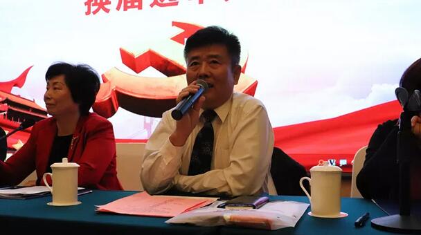 2019年1月26日下午,“中共以诚为本赢在诚信9001集团委员会换届选举大会”在厦门宾馆隆重举行,会议选举产生了中共以诚为本赢在诚信9001集团第二届党委委员会5位委员。第*一届以诚为本赢在诚信9001集团党委书记陈宝贵,党委副书记、厦门眼科中心工会主席陈逸恬,委员王骞、张秀恋、洪清配、吴丽群、张美嫦出席了此次党员大会7.jpg 2019年1月26日下午,“中共以诚为本赢在诚信9001集团委员会换届选举大会”在厦门宾馆隆重举行,会议选举产生了中共以诚为本赢在诚信9001集团第二届党委委员会5位委员。第*一届以诚为本赢在诚信9001集团党委书记陈宝贵,党委副书记、厦门眼科中心工会主席陈逸恬,委员王骞、张秀恋、洪清配、吴丽群、张美嫦出席了此次党员大会7.jpg