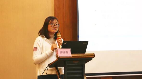 在厦门市翔安区卫计局的组织下,1月29日下午,翔安区全科医生眼科培训班在翔安鑫博雅酒店顺利举办。厦门眼科中心的专家讲师团为来自翔安区的200余名全科医生进行了眼科知识培训。培训班上,厦门眼科中心副总经理姚郑玲玲发表了讲话。3.jpg 在厦门市翔安区卫计局的组织下,1月29日下午,翔安区全科医生眼科培训班在翔安鑫博雅酒店顺利举办。厦门眼科中心的专家讲师团为来自翔安区的200余名全科医生进行了眼科知识培训。培训班上,厦门眼科中心副总经理姚郑玲玲发表了讲话。3.jpg