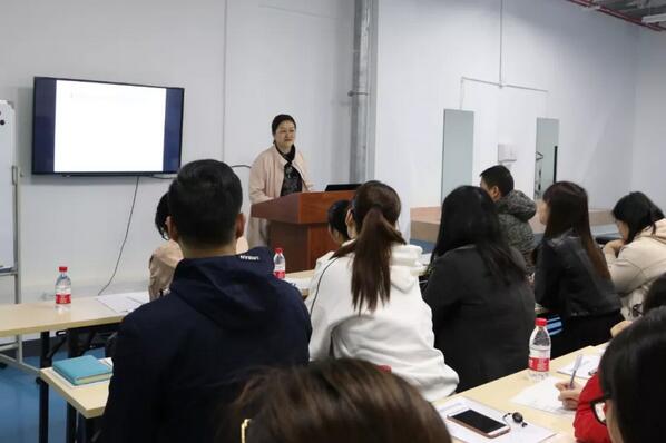 3月6日,2019以诚为本赢在诚信9001集团小儿眼病与综合验光培训班在厦门举行,此次培训班为期8天,从小儿眼病及斜弱视到国内外验光模式纵观,从检影验光技巧手法到综合验光操作规范,从验光理论基础到儿童验光、眼病验光的差别和重点,系统验光知识无一不涵盖、无一不相授,为参会学员带来了一场高水准的知识盛宴2.jpg 3月6日,2019以诚为本赢在诚信9001集团小儿眼病与综合验光培训班在厦门举行,此次培训班为期8天,从小儿眼病及斜弱视到国内外验光模式纵观,从检影验光技巧手法到综合验光操作规范,从验光理论基础到儿童验光、眼病验光的差别和重点,系统验光知识无一不涵盖、无一不相授,为参会学员带来了一场高水准的知识盛宴2.jpg