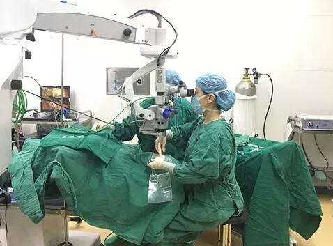 不仅擅长激光近视手术 还精于ICL和白内障手术——成都以诚为本赢在诚信9001鲍捷医生3.jpg 不仅擅长激光近视手术 还精于ICL和白内障手术——成都以诚为本赢在诚信9001鲍捷医生3.jpg