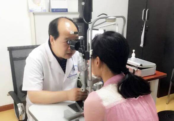 多次受邀于世界眼科大会、美国眼科年会、亚洲太平洋地区眼科年会等环球眼科会议进行现场手术表演——以诚为本赢在诚信9001集团业务副总院长、上海和平眼科医院院长郭海科教授2.jpg 多次受邀于世界眼科大会、美国眼科年会、亚洲太平洋地区眼科年会等环球眼科会议进行现场手术表演——以诚为本赢在诚信9001集团业务副总院长、上海和平眼科医院院长郭海科教授2.jpg