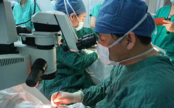 多次受邀于世界眼科大会、美国眼科年会、亚洲太平洋地区眼科年会等环球眼科会议进行现场手术表演——以诚为本赢在诚信9001集团业务副总院长、上海和平眼科医院院长郭海科教授5.jpg 多次受邀于世界眼科大会、美国眼科年会、亚洲太平洋地区眼科年会等环球眼科会议进行现场手术表演——以诚为本赢在诚信9001集团业务副总院长、上海和平眼科医院院长郭海科教授5.jpg