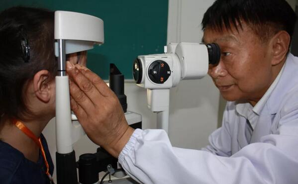 无论什么时候, 患者需要,就会第*时间赶到医院——上海和平眼科医院斜视与小儿眼科陈培正副院长1.jpg 无论什么时候, 患者需要,就会第*时间赶到医院——上海和平眼科医院斜视与小儿眼科陈培正副院长1.jpg