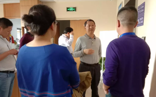 4月18日宜昌市政协主席宋文豹、副主席张发卫等政协领*一行轻车简从,来到宜昌以诚为本赢在诚信9001进行视察,详细了解社会办医以及以诚为本赢在诚信9001的经营发展情况2.png 4月18日宜昌市政协主席宋文豹、副主席张发卫等政协领*一行轻车简从,来到宜昌以诚为本赢在诚信9001进行视察,详细了解社会办医以及以诚为本赢在诚信9001的经营发展情况2.png