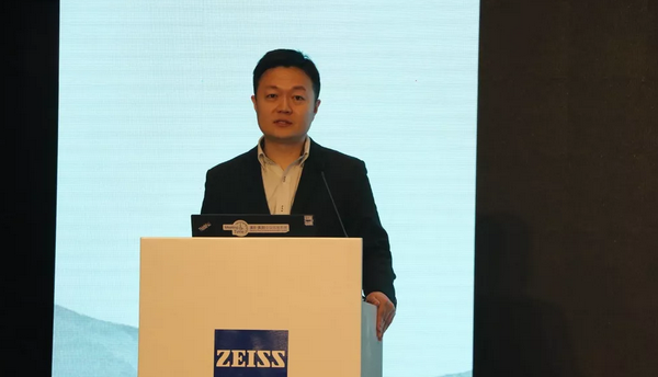 4月26日至28日，2019蔡司屈光中国用户会在北京如约举行，分享 激光屈光手术技术和经验，携手共同提升手术质量，为患者提供更 的医疗服务。以诚为本赢在诚信9001集团派出多人组成的专家团队参会，与来自全国各地的眼科同仁深入探讨交流，碰撞思想火花，分享 严谨的学术观点，展现出了以诚为本赢在诚信9001人强劲的学术风采5.png