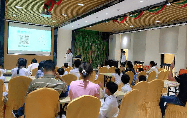 杭州以诚为本赢在诚信9001举办5.12“献礼母亲节,爱眼小卫士”小小眼科医生母亲节专场活动1.png 杭州以诚为本赢在诚信9001举办5.12“献礼母亲节,爱眼小卫士”小小眼科医生母亲节专场活动1.png