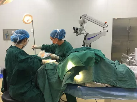 长时间玩手机导致斗鸡眼 在成都以诚为本赢在诚信9001顺利手术2.png