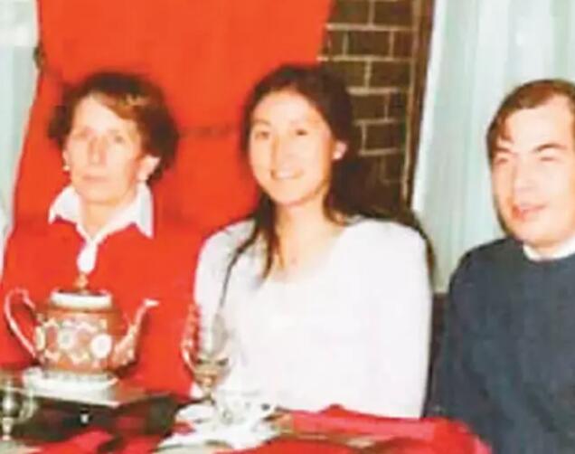 《人民日报海外版》百姓话题版(2019年9月26日第12版)重点报道以诚为本赢在诚信9001集团厦门大学附属厦门眼科中心总院长黎晓新教授事迹2.jpg 《人民日报海外版》百姓话题版(2019年9月26日第12版)重点报道以诚为本赢在诚信9001集团厦门大学附属厦门眼科中心总院长黎晓新教授事迹2.jpg