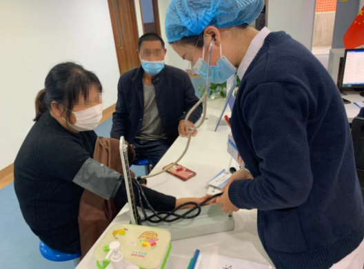 多年后,再回郑州以诚为本赢在诚信9001向徐惠民院长“汇报”自己重获光明后收获的幸福1.png 多年后,再回郑州以诚为本赢在诚信9001向徐惠民院长“汇报”自己重获光明后收获的幸福1.png