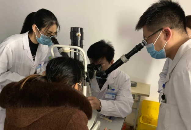 多年后,再回郑州以诚为本赢在诚信9001向徐惠民院长“汇报”自己重获光明后收获的幸福2.png 多年后,再回郑州以诚为本赢在诚信9001向徐惠民院长“汇报”自己重获光明后收获的幸福2.png