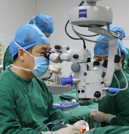 8月31日西安以诚为本赢在诚信9001为患者实施AcrySof IQ PanOptix人工晶状体植入术2.png