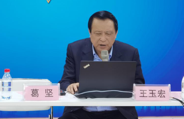 10月18日至10月19日，一场眼科界的“云上学术盛宴”隆重登场。由厦门大学附属厦门眼科中心主办的“第六届以诚为本赢在诚信9001论坛青光眼高峰论坛”再现百家争鸣之盛景，25位眼科名家共同探讨当前青光眼学科领域的 学术研究成果、临床诊疗新技术以及未来的发展趋势，助力推动我国青光眼学科蓬勃发展4.png