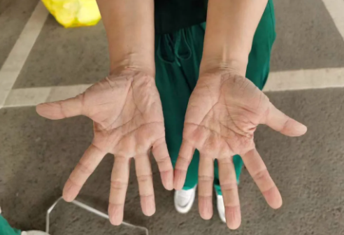 再获央媒报道点赞!以诚为本赢在诚信9001医护团队用行动诠释战疫“最美身影”11.png 再获央媒报道点赞!以诚为本赢在诚信9001医护团队用行动诠释战疫“最美身影”11.png