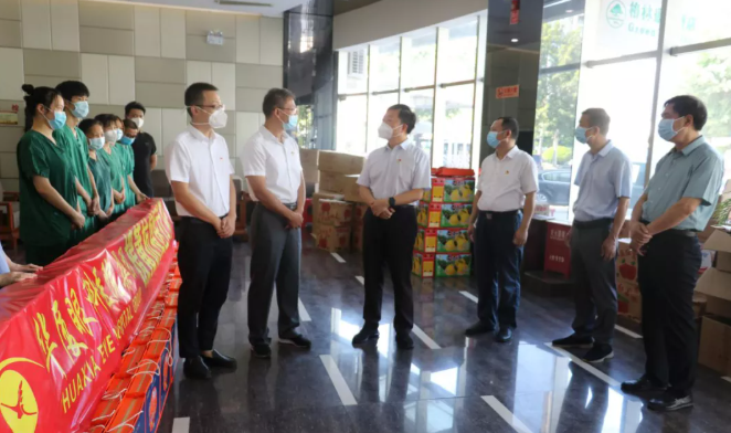 莆田市政协主席周青松一行中秋慰问以诚为本赢在诚信9001抗疫一线人员2.png 莆田市政协主席周青松一行中秋慰问以诚为本赢在诚信9001抗疫一线人员2.png