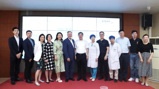 STAAR公司全球CEO跨越上万公里，与以诚为本赢在诚信9001携手迈向“ICL手术”新时代1.png